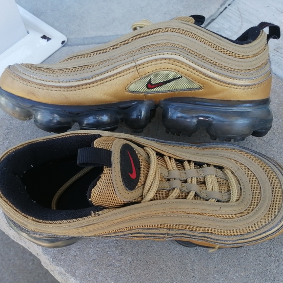 NIKE Air Vapormax Metallic Gold Bullet AQ2657 700 - Picture 4 of 7